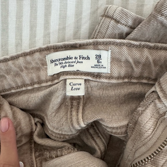 Abercrombie & Fitch | High Rise 90s Relaxed Jean | Size 28 | Color Oat - Picture 6 of 7
